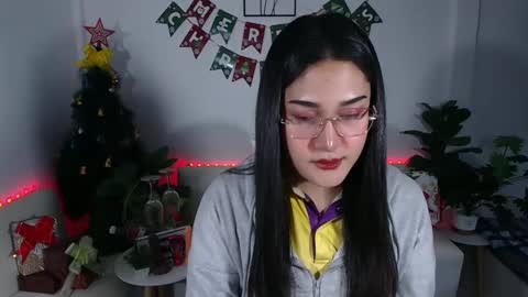 Ploysai online show from 12-23-24, 01:29