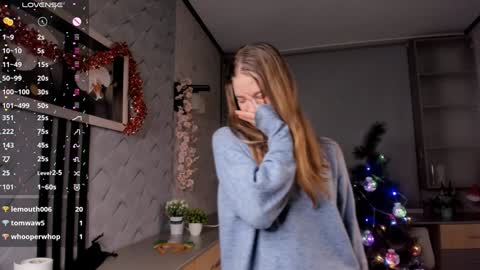 Snapshot of pluf_pluf chatting on 12-27-24, 01:11 HiI am Vivian online show from 12-27-24, 01:11