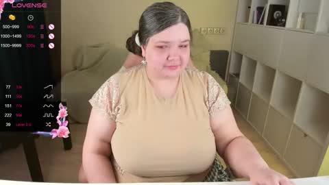 Snapshot of plum_pie__ chatting on 11-19-25, 02:39 Alice online show from 11-19-25, 02:39