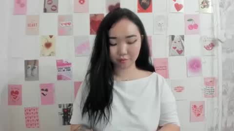 Snapshot of pocahontas654 chatting on 02-19-25, 01:17 Erica online show from 02-19-25, 01:17