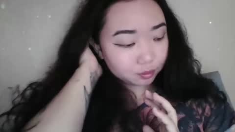 Snapshot of pocahontas654 chatting on 04-09-26, 02:22 Erica online show from 04-09-26, 02:22