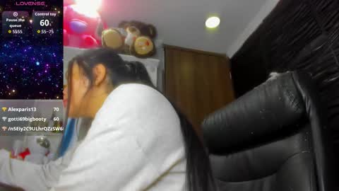 Snapshot of pocahontas_d chatting on 12-01-25, 10:09 catalina online show from 12-01-25, 10:09