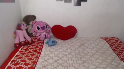 Snapshot of pocahontas_princess__ chatting on 04-14-26, 01:50 Pocahontas online show from 04-14-26, 01:50