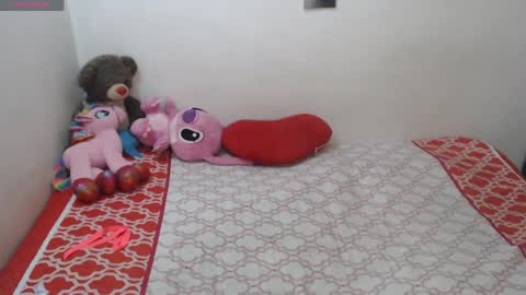Snapshot of pocahontas_princess__ chatting on 05-07-26, 05:40 Pocahontas online show from 05-07-26, 05:40