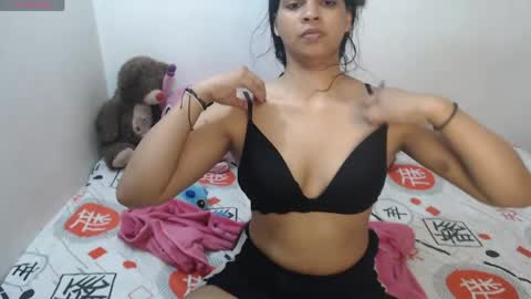Snapshot of pocahontas_princess__ chatting on 05-21-26, 02:35 Pocahontas online show from 05-21-26, 02:35