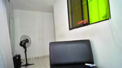 Snapshot of pocahontas_prinsce chatting on 04-19-26, 06:10 Nikole online show from 04-19-26, 06:10