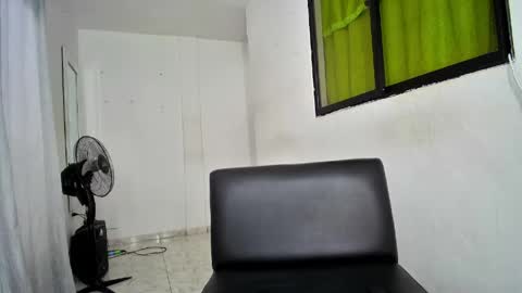 Snapshot of pocahontas_prinsce chatting on 04-25-26, 03:20 Nikole online show from 04-25-26, 03:20