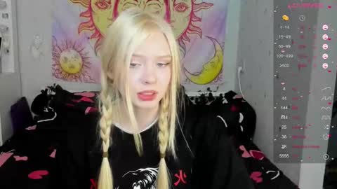 Snapshot of pocet_barbie chatting on 09-23-25, 01:14 Mary online show from 09-23-25, 01:14