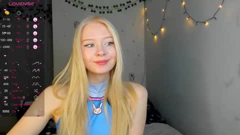 Snapshot of pocet_barbie chatting on 11-09-25, 06:23 Mary online show from 11-09-25, 06:23