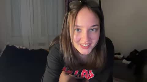 Snapshot of poi_son chatting on 02-16-26, 02:46 poison online show from 02-16-26, 02:46