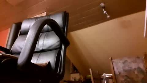 Snapshot of pointman72 chatting on 10-19-25, 08:31 pointman72 online show from 10-19-25, 08:31