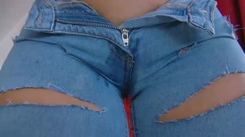 Snapshot of poison_milf_ chatting on 10-01-25, 04:07 poison_milf_ online show from 10-01-25, 04:07