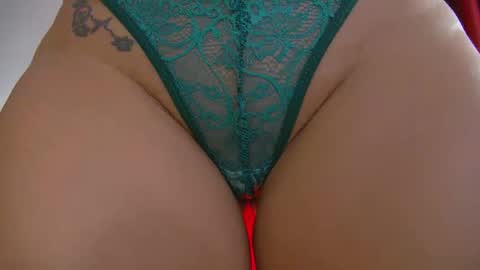 Snapshot of poison_milf_ chatting on 11-13-25, 05:06 poison_milf_ online show from 11-13-25, 05:06