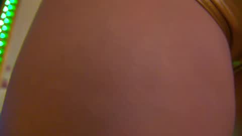 Snapshot of poison_milf_ chatting on 05-01-26, 03:55 poison_milf_ online show from 05-01-26, 03:55