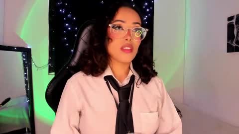 Snapshot of poison_willow chatting on 01-05-25, 06:02 Willow Hours 12pm to 630pm Colombian time FRIDAY AND SUNDAY FREE DAYS online show from 01-05-25, 06:02