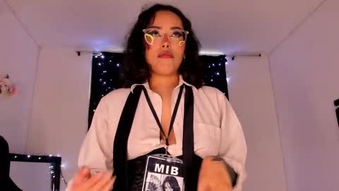 Snapshot of poison_willow chatting on 01-05-25, 09:03 Willow Hours 12pm to 630pm Colombian time FRIDAY AND SUNDAY FREE DAYS online show from 01-05-25, 09:03