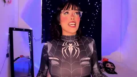 Snapshot of poison_willow chatting on 01-12-25, 05:11 Willow Hours 12pm to 630pm Colombian time FRIDAY AND SUNDAY FREE DAYS online show from 01-12-25, 05:11
