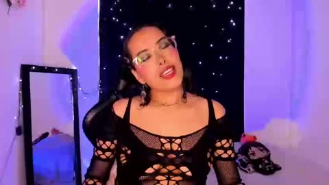 Snapshot of poison_willow chatting on 01-14-25, 05:23 Willow Hours 12pm to 630pm Colombian time FRIDAY AND SUNDAY FREE DAYS online show from 01-14-25, 05:23