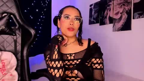 Snapshot of poison_willow chatting on 01-14-25, 08:26 Willow Hours 12pm to 630pm Colombian time FRIDAY AND SUNDAY FREE DAYS online show from 01-14-25, 08:26