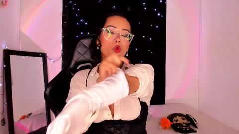 Snapshot of poison_willow chatting on 01-27-25, 05:26 Willow Hours 12pm to 630pm Colombian time FRIDAY AND SUNDAY FREE DAYS online show from 01-27-25, 05:26
