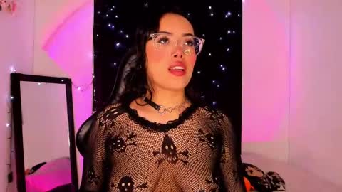 Snapshot of poison_willow chatting on 01-30-25, 05:39 Willow Hours 12pm to 630pm Colombian time FRIDAY AND SUNDAY FREE DAYS online show from 01-30-25, 05:39