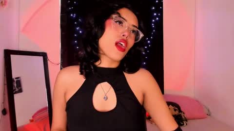 Snapshot of poison_willow chatting on 02-19-25, 05:38 Willow Hours 12pm to 630pm Colombian time FRIDAY AND SUNDAY FREE DAYS online show from 02-19-25, 05:38