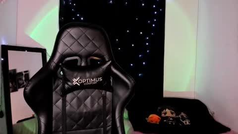 Snapshot of poison_willow chatting on 02-26-25, 09:48 Willow Hours 12pm to 630pm Colombian time FRIDAY AND SUNDAY FREE DAYS online show from 02-26-25, 09:48