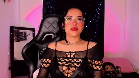 Snapshot of poison_willow chatting on 03-06-25, 06:48 Willow Hours 12pm to 630pm Colombian time FRIDAY AND SUNDAY FREE DAYS online show from 03-06-25, 06:48