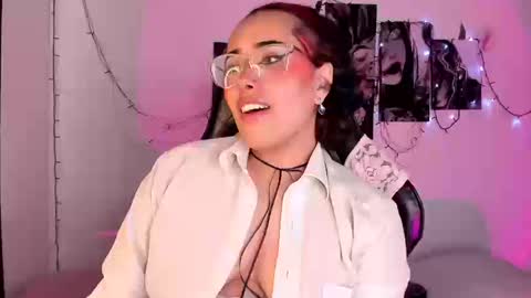 Snapshot of poison_willow chatting on 09-17-25, 06:31 Willow Hours 12pm to 630pm Colombian time FRIDAY AND SUNDAY FREE DAYS online show from 09-17-25, 06:31