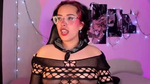 Snapshot of poison_willow chatting on 09-22-25, 05:37 Willow Hours 12pm to 630pm Colombian time FRIDAY AND SUNDAY FREE DAYS online show from 09-22-25, 05:37