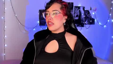 Snapshot of poison_willow chatting on 10-01-25, 05:19 Willow Hours 12pm to 630pm Colombian time FRIDAY AND SUNDAY FREE DAYS online show from 10-01-25, 05:19