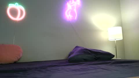 Snapshot of poisonedpeach chatting on 01-15-25, 05:08 Jenna online show from 01-15-25, 05:08