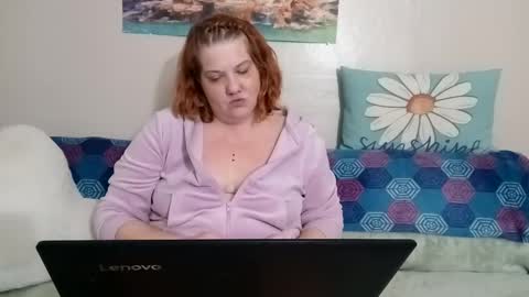 Snapshot of poisonivyvixen chatting on 02-05-25, 10:44 Poison Ivy online show from 02-05-25, 10:44