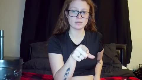 Snapshot of poisonivyy95 chatting on 06-11-26, 02:53 poisonivyy95 online show from 06-11-26, 02:53