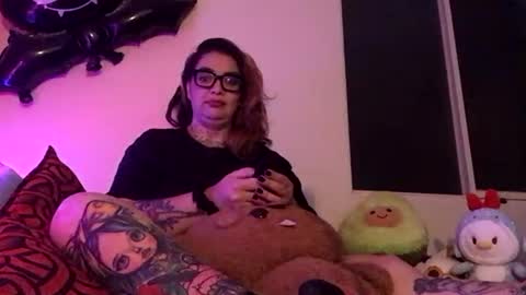 poisson_ivy_ online show from 10-28-25, 08:29