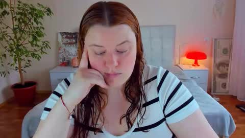 Snapshot of polinasallivan chatting on 05-19-26, 02:45 Polina online show from 05-19-26, 02:45