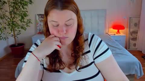Snapshot of polinasallivan chatting on 05-20-26, 03:18 Polina online show from 05-20-26, 03:18