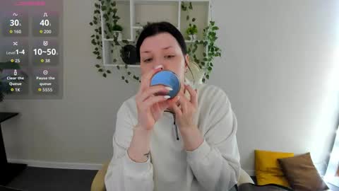 Polly online show from 11-14-25, 01:37