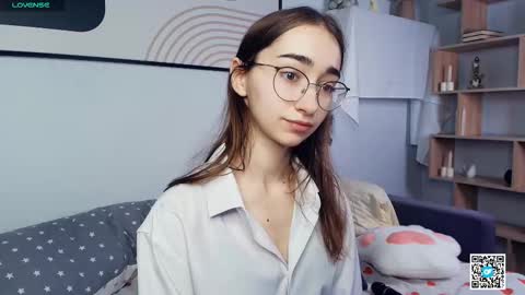 Snapshot of polly_bee chatting on 10-25-25, 06:21 Polly online show from 10-25-25, 06:21