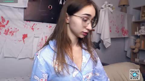 Snapshot of polly_bee chatting on 11-02-25, 07:22 Polly online show from 11-02-25, 07:22