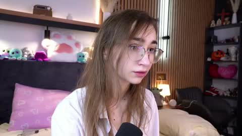 Snapshot of polly_bee chatting on 11-20-25, 07:08 Polly online show from 11-20-25, 07:08