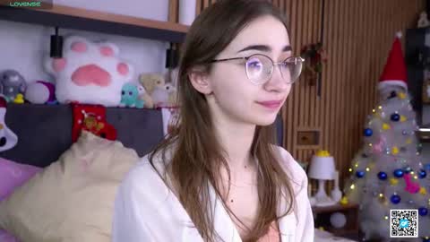 Snapshot of polly_bee chatting on 11-24-25, 07:08 Polly online show from 11-24-25, 07:08