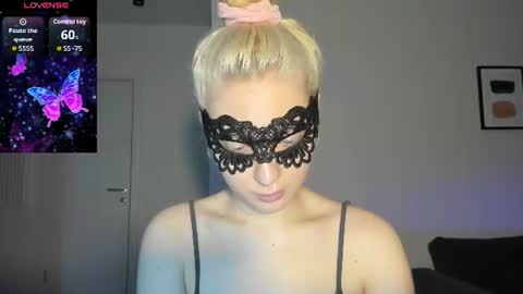 Snapshot of polly_skil chatting on 06-16-26, 06:32 polly_skil online show from 06-16-26, 06:32