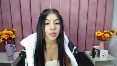 Snapshot of poly_sasha_ chatting on 03-06-25, 09:14 poly sasha online show from 03-06-25, 09:14