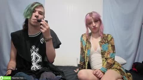 Snapshot of polyhouseofgays chatting on 09-20-25, 04:13 Cheshire Bee online show from 09-20-25, 04:13