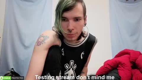 Snapshot of polyhouseofgays chatting on 09-26-25, 02:15 Cheshire Bee online show from 09-26-25, 02:15