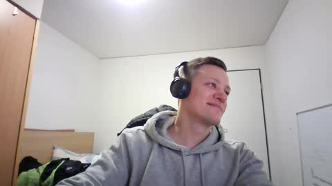 Snapshot of pommesmiteiscreme chatting on 03-02-25, 12:31 pommesmiteiscreme online show from 03-02-25, 12:31