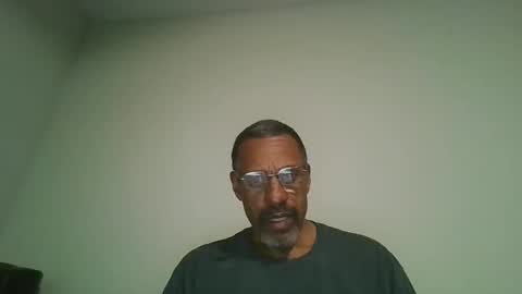 Snapshot of poolguy2496 chatting on 11-24-25, 02:44 poolguy2496 online show from 11-24-25, 02:44