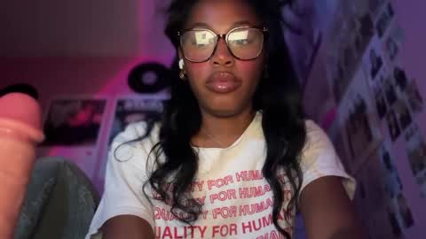 Snapshot of popasprincess chatting on 01-05-25, 01:45 princess online show from 01-05-25, 01:45