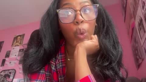 Snapshot of popasprincess chatting on 01-06-25, 08:18 princess online show from 01-06-25, 08:18